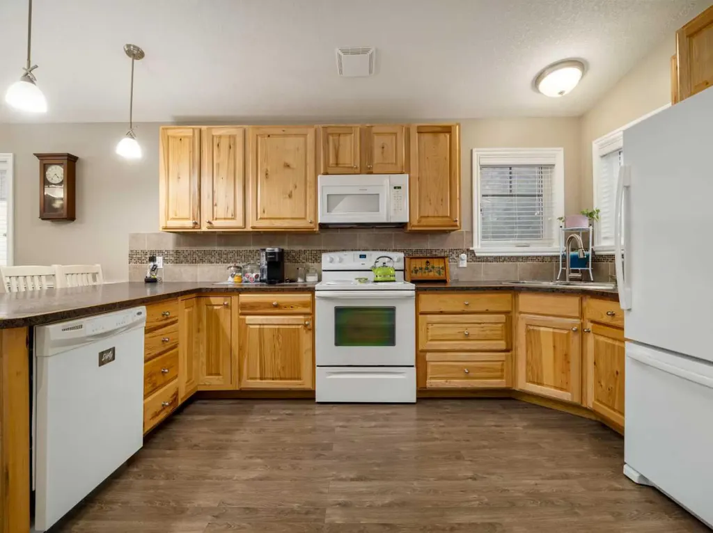5207 58 Avenue Taber AB T1G 1K7