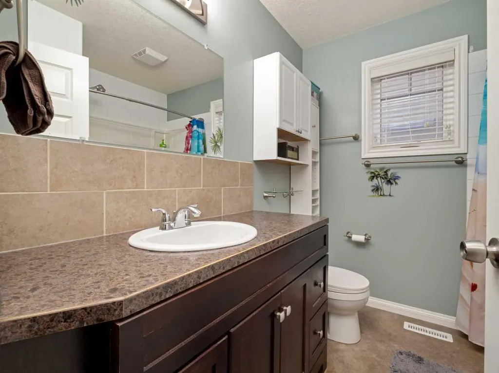 5207 58 Avenue Taber AB T1G 1K7