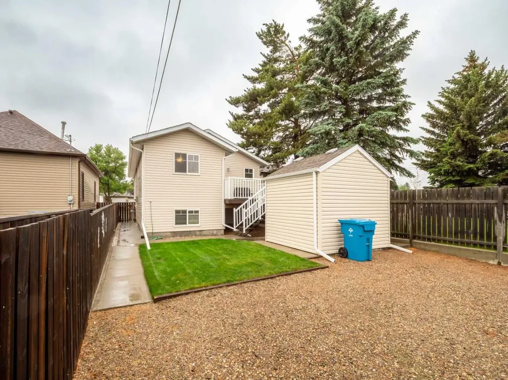 5207 58 Avenue Taber AB T1G 1K7