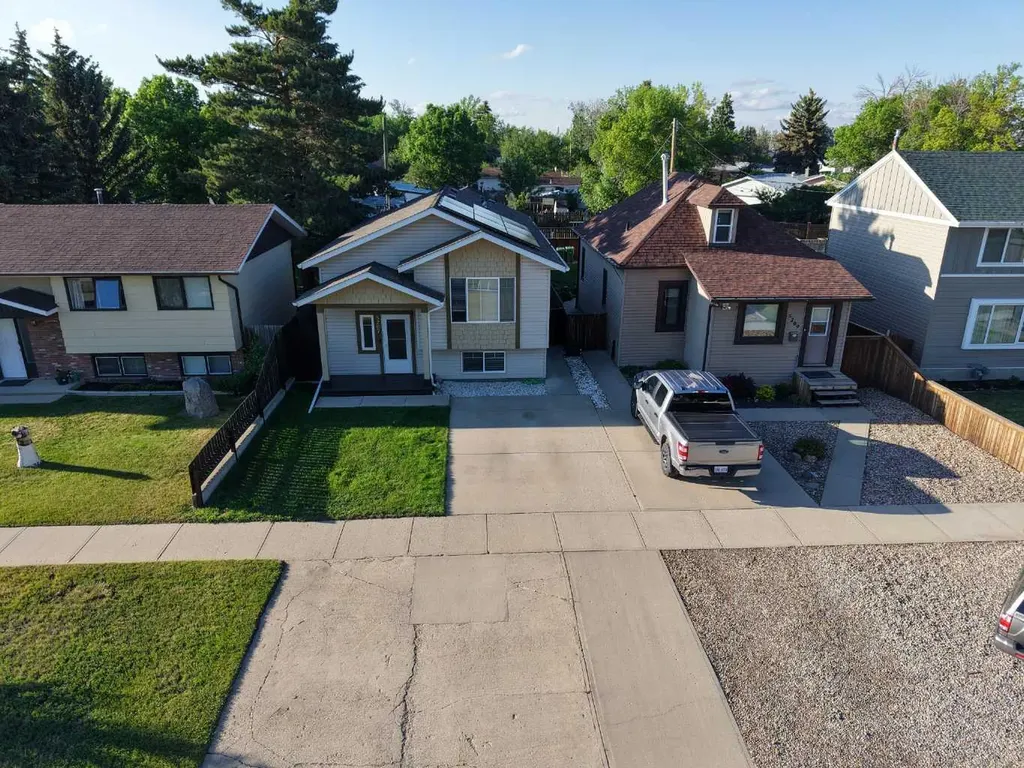 5207 58 Avenue Taber AB T1G 1K7