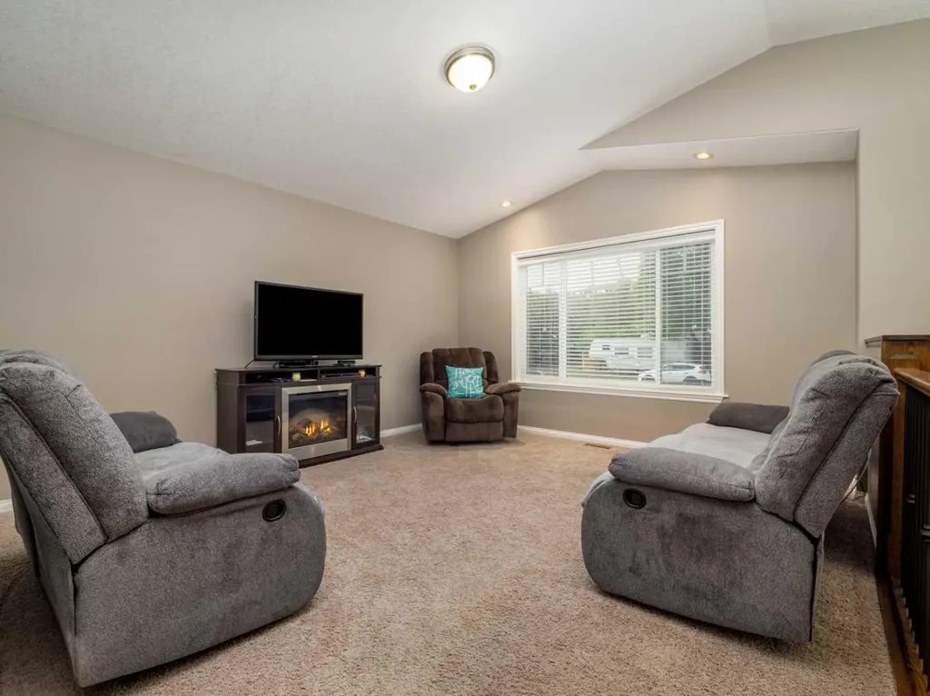 5207 58 Avenue Taber AB T1G 1K7