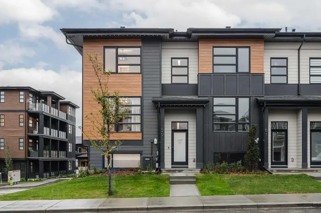 59 Lucas Way NW Calgary AB T3P 2C7
