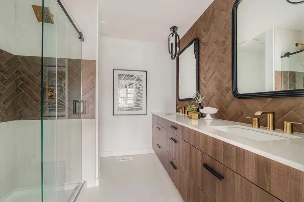 59 Lucas Way NW Calgary AB T3P 2C7