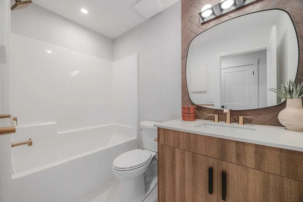 59 Lucas Way NW Calgary AB T3P 2C7