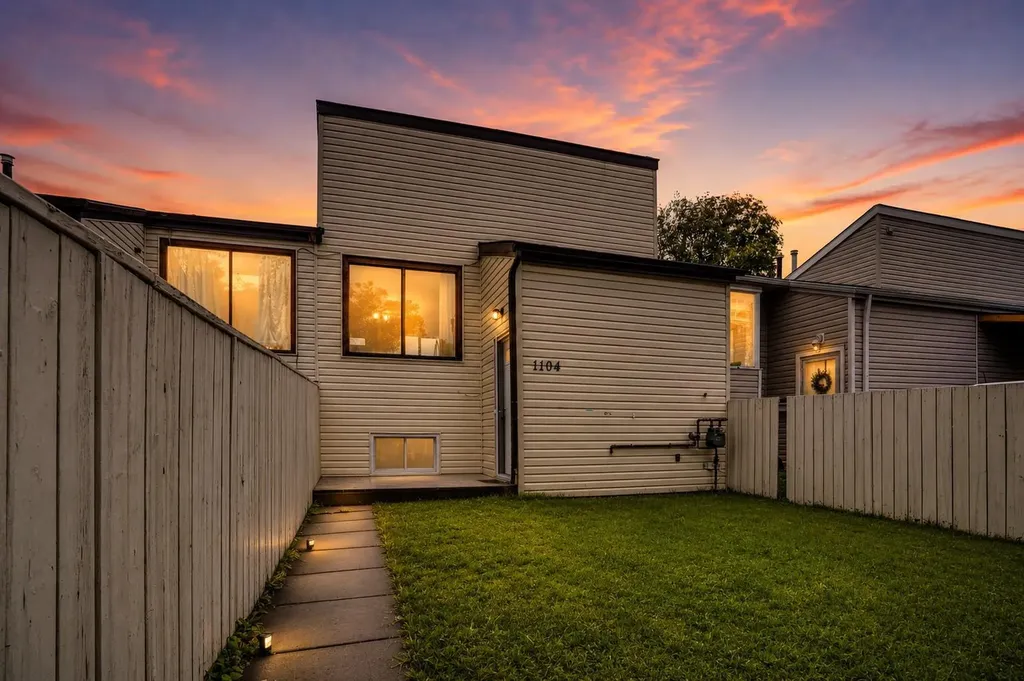 1104 53c Street SE Calgary AB t2a1w4