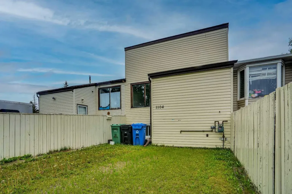1104 53c Street SE Calgary AB t2a1w4