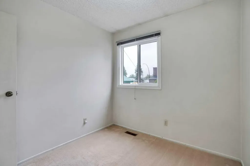 1104 53c Street SE Calgary AB t2a1w4