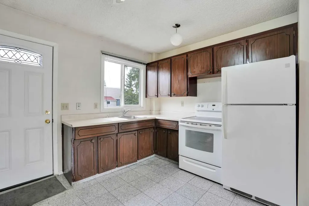 1104 53c Street SE Calgary AB t2a1w4