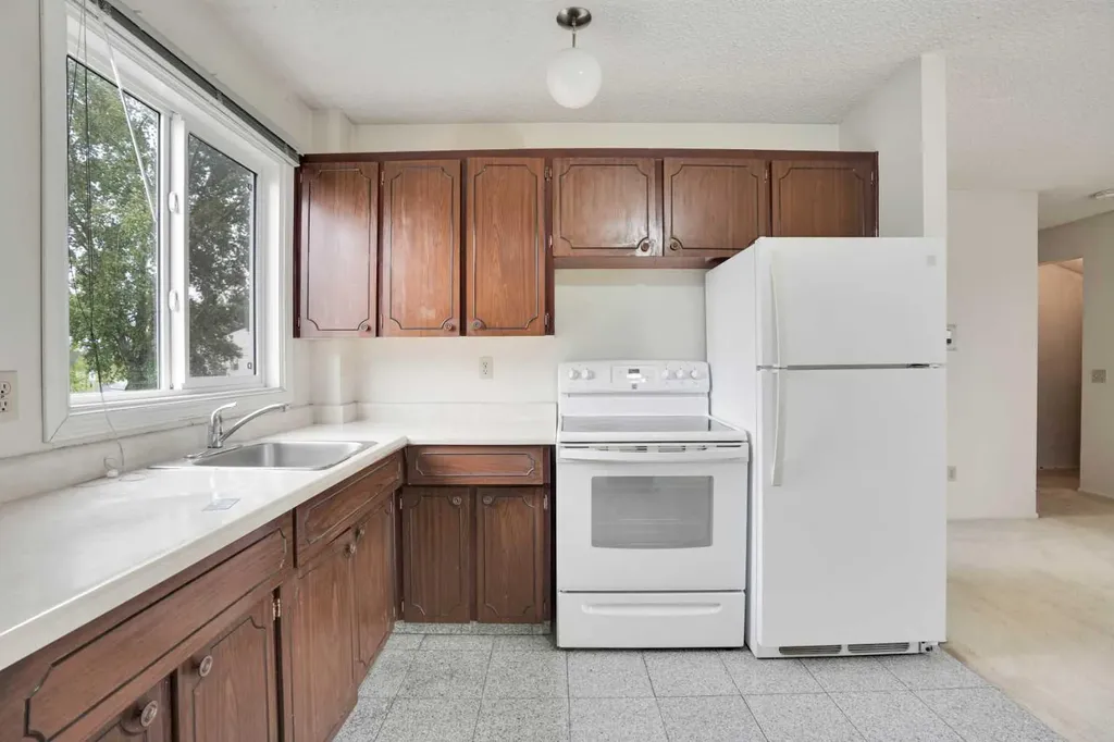 1104 53c Street SE Calgary AB t2a1w4