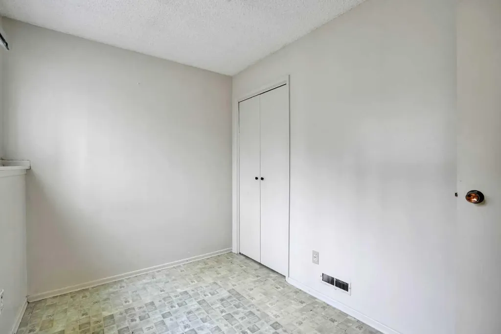 1104 53c Street SE Calgary AB t2a1w4