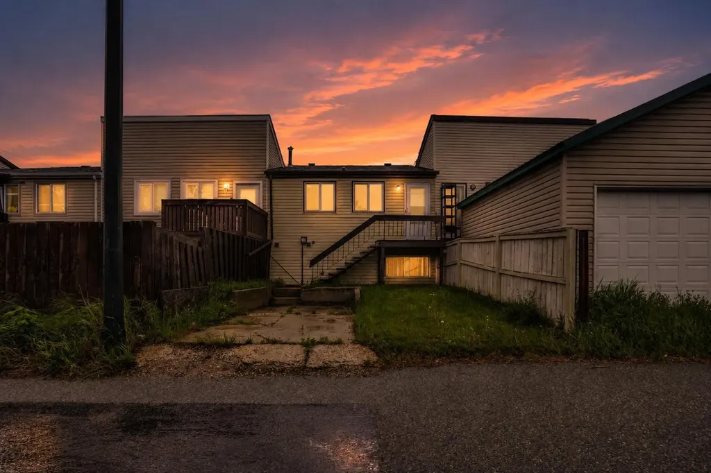1104 53c Street SE Calgary AB t2a1w4