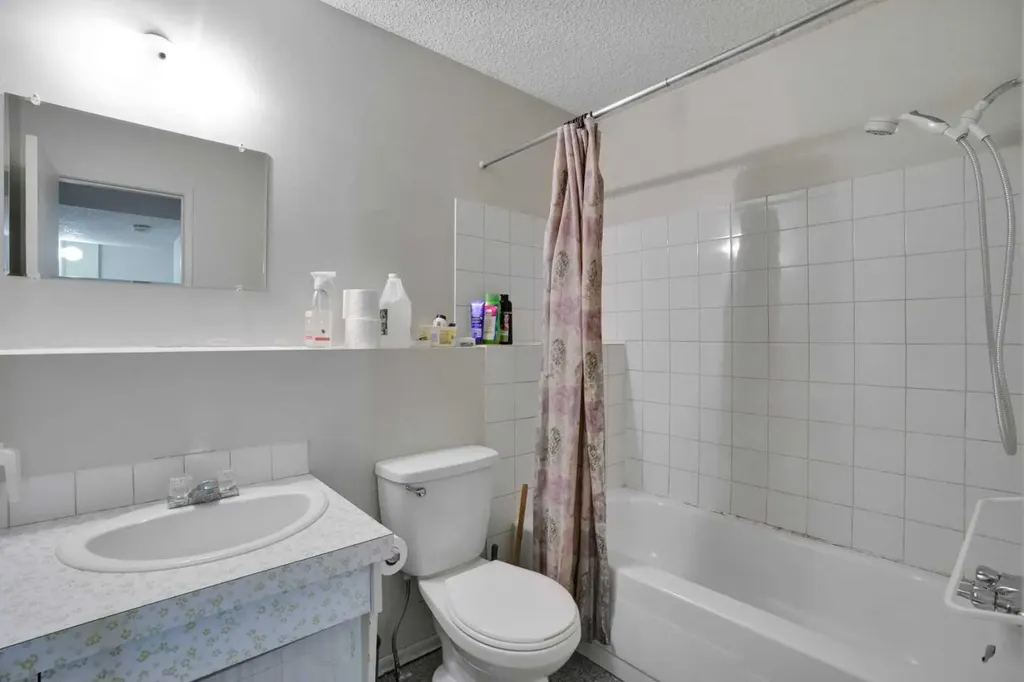 1104 53c Street SE Calgary AB t2a1w4