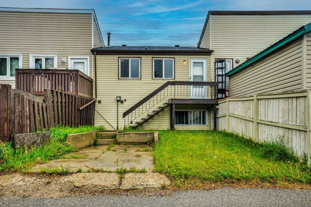 1104 53c Street SE Calgary AB t2a1w4