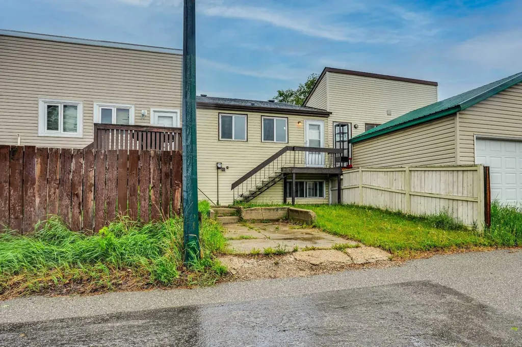 1104 53c Street SE Calgary AB t2a1w4