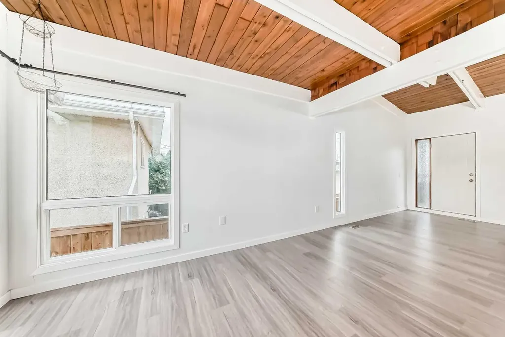 92A Queen Isabella Close SE Calgary AB T2J3R1