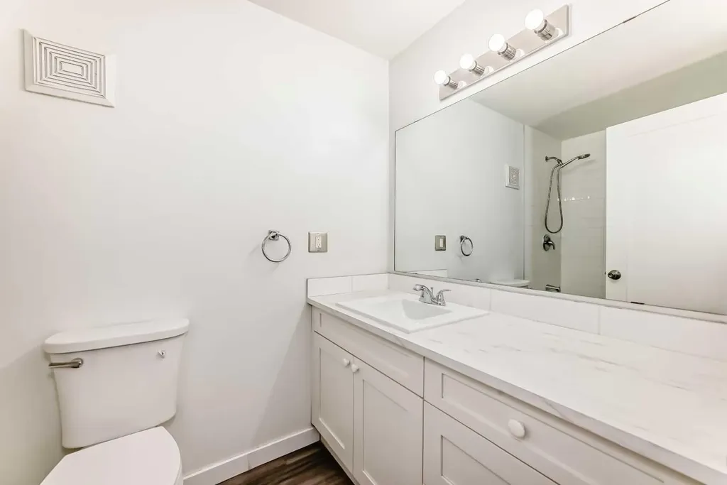 92A Queen Isabella Close SE Calgary AB T2J3R1
