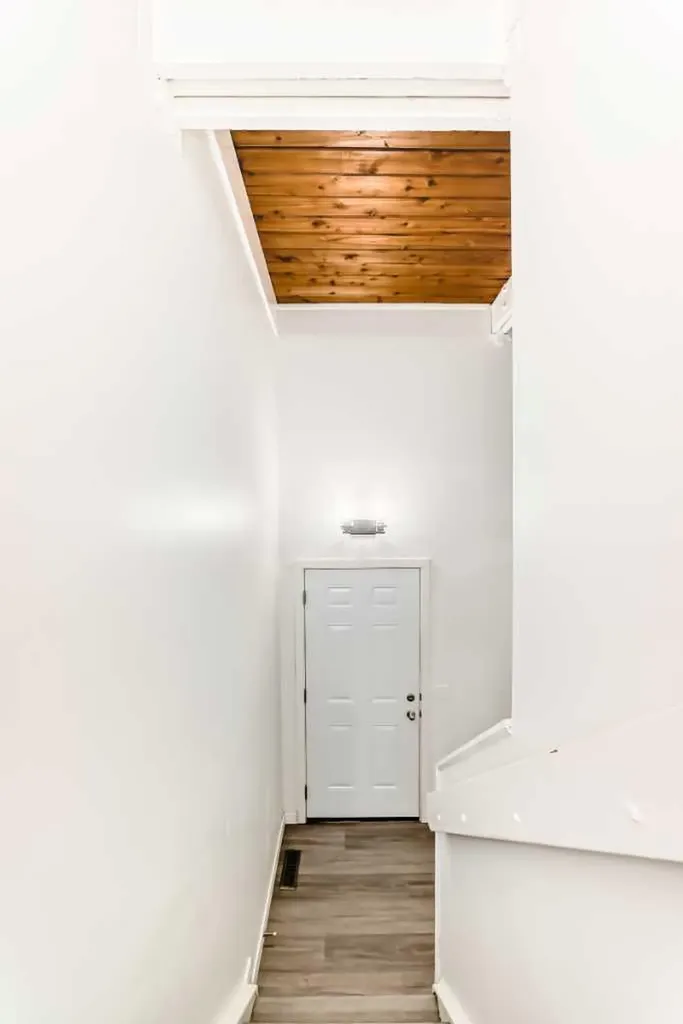 92A Queen Isabella Close SE Calgary AB T2J3R1
