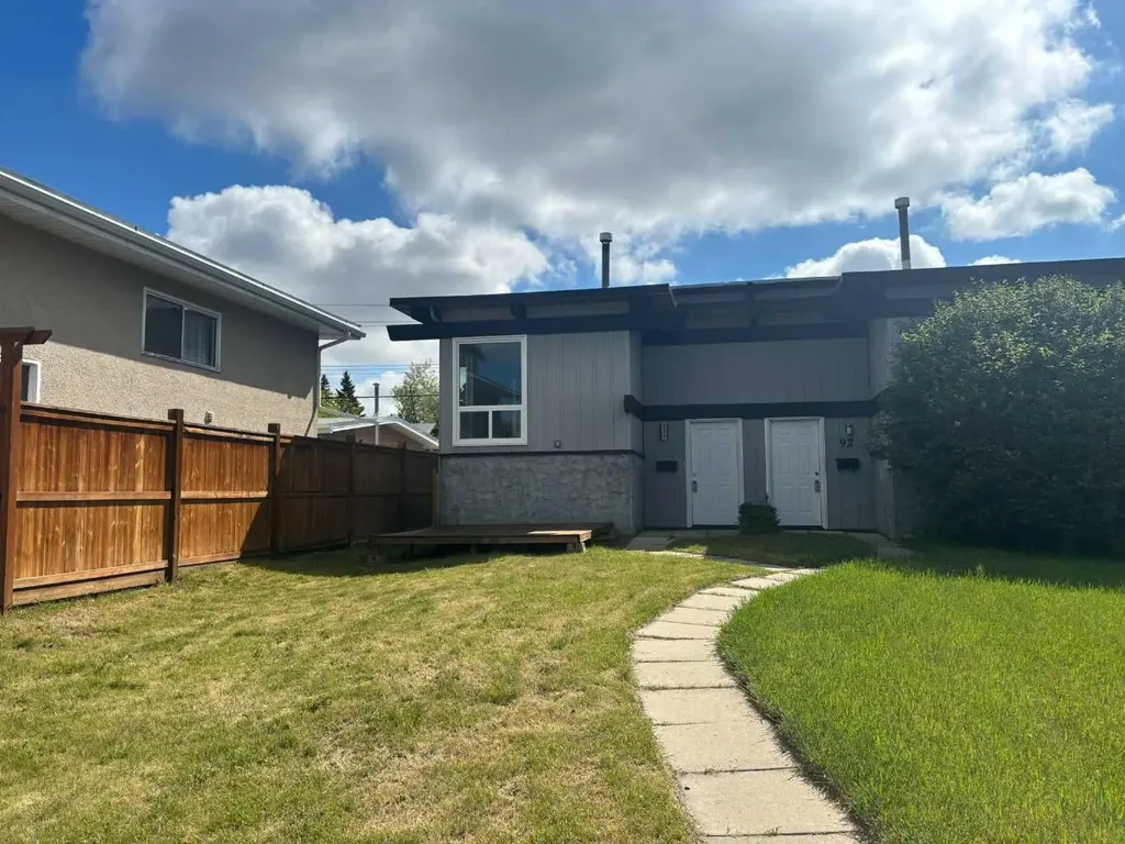 92A Queen Isabella Close SE Calgary AB T2J3R1