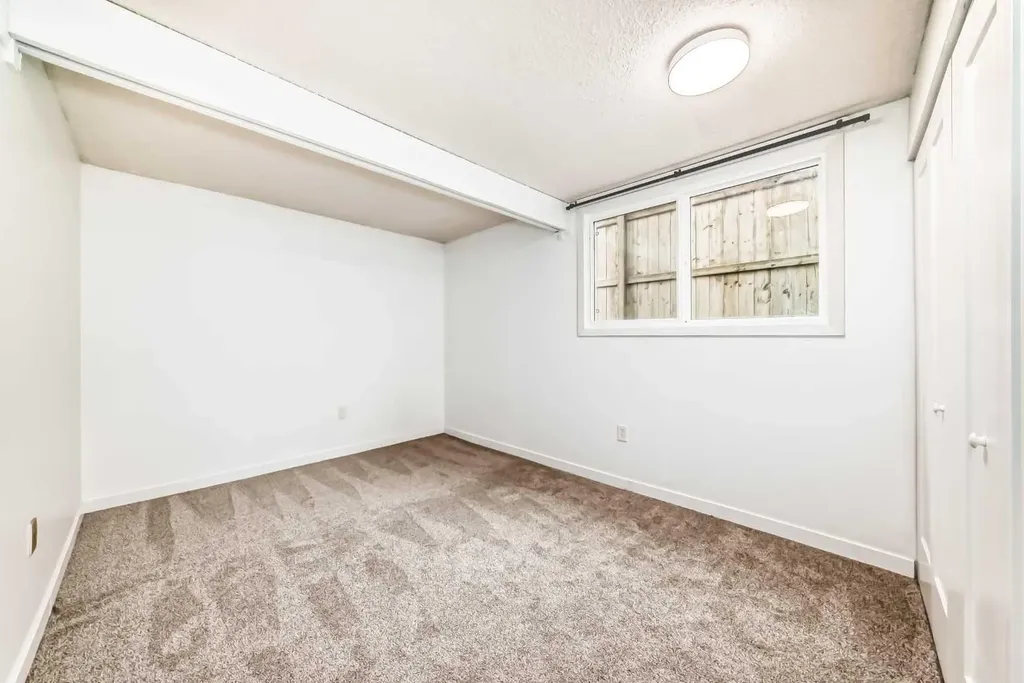 92A Queen Isabella Close SE Calgary AB T2J3R1