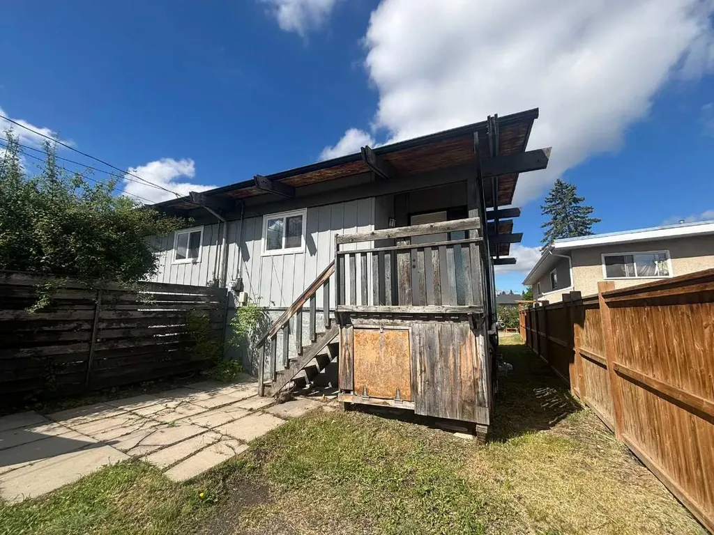 92A Queen Isabella Close SE Calgary AB T2J3R1