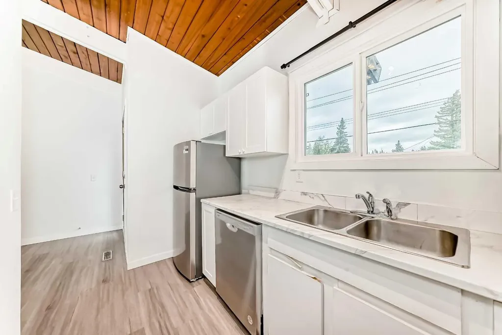 92A Queen Isabella Close SE Calgary AB T2J3R1
