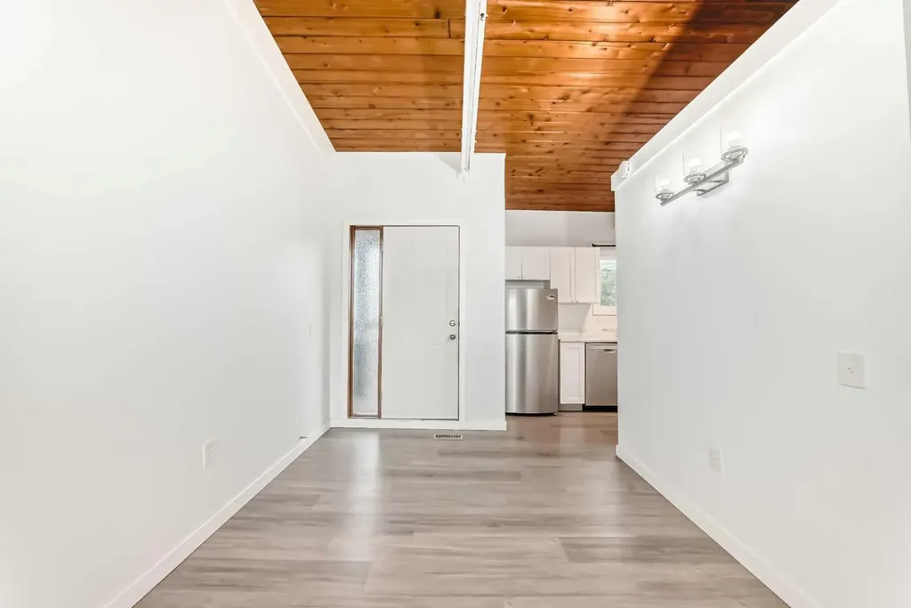 92A Queen Isabella Close SE Calgary AB T2J3R1