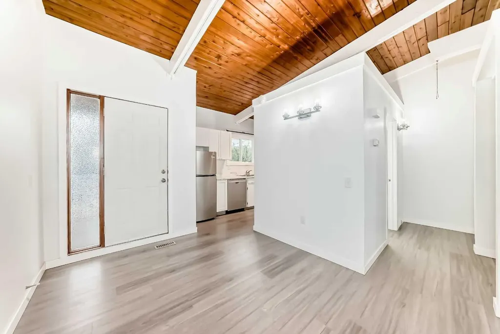92A Queen Isabella Close SE Calgary AB T2J3R1