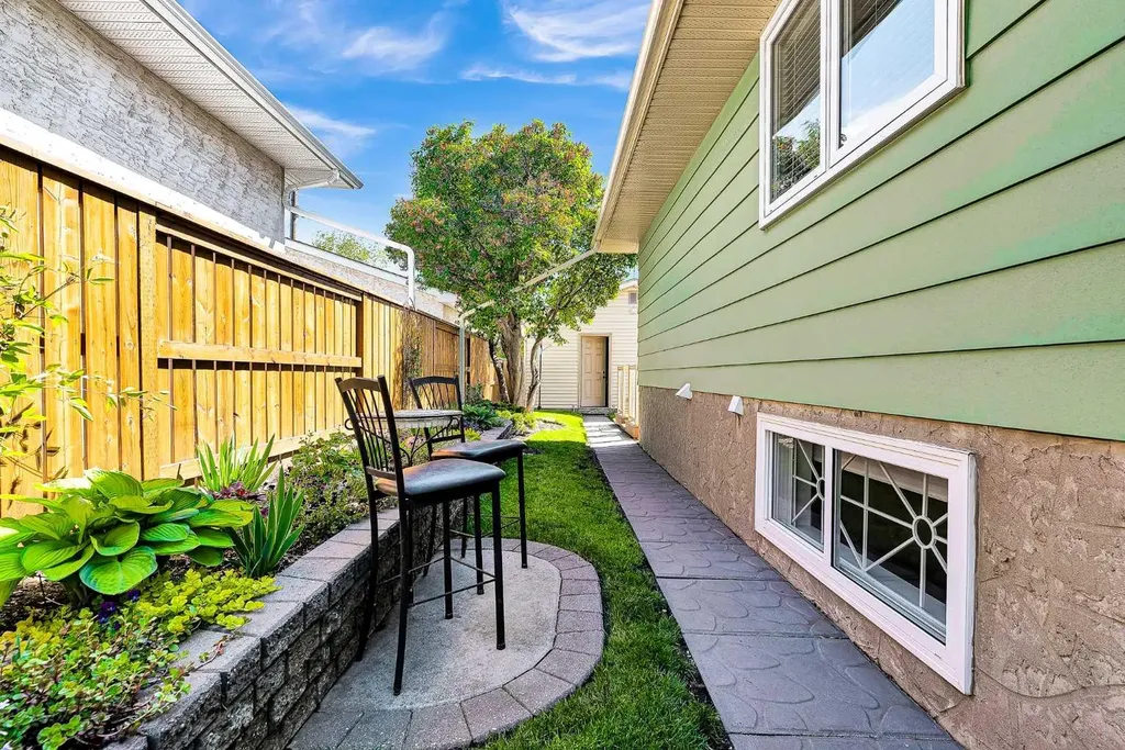 99 Huntford Road NE Calgary AB T2K 3Z1