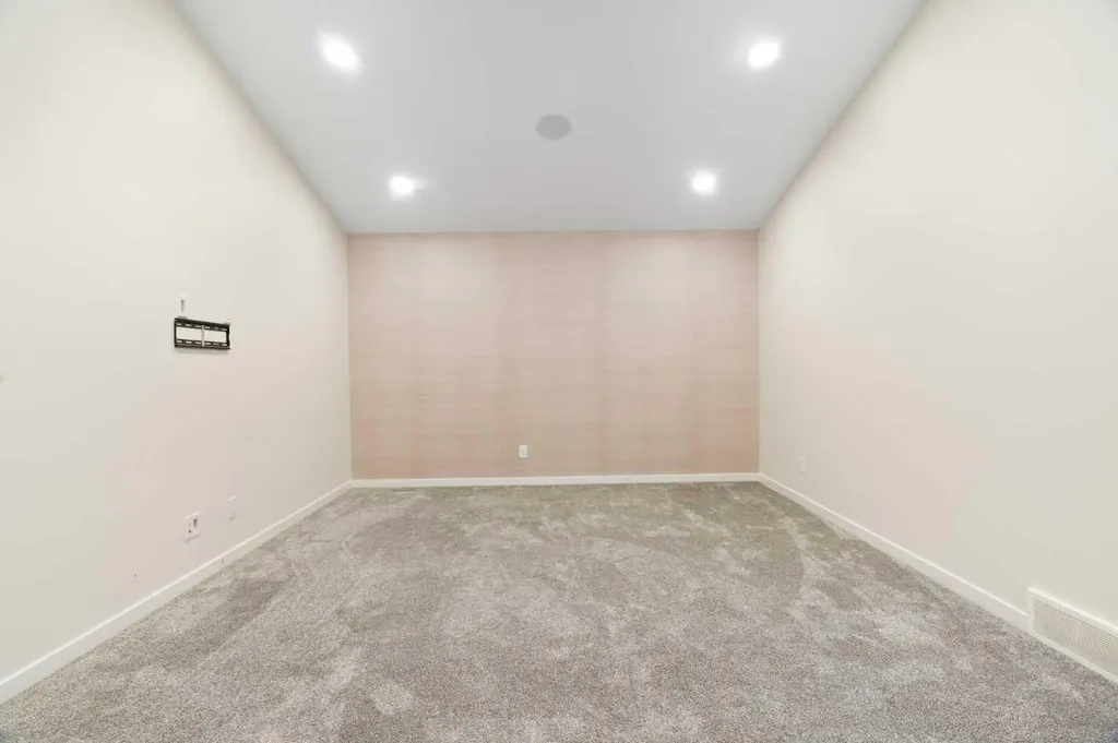 15 Homestead Close NE Calgary AB T3J 2H2