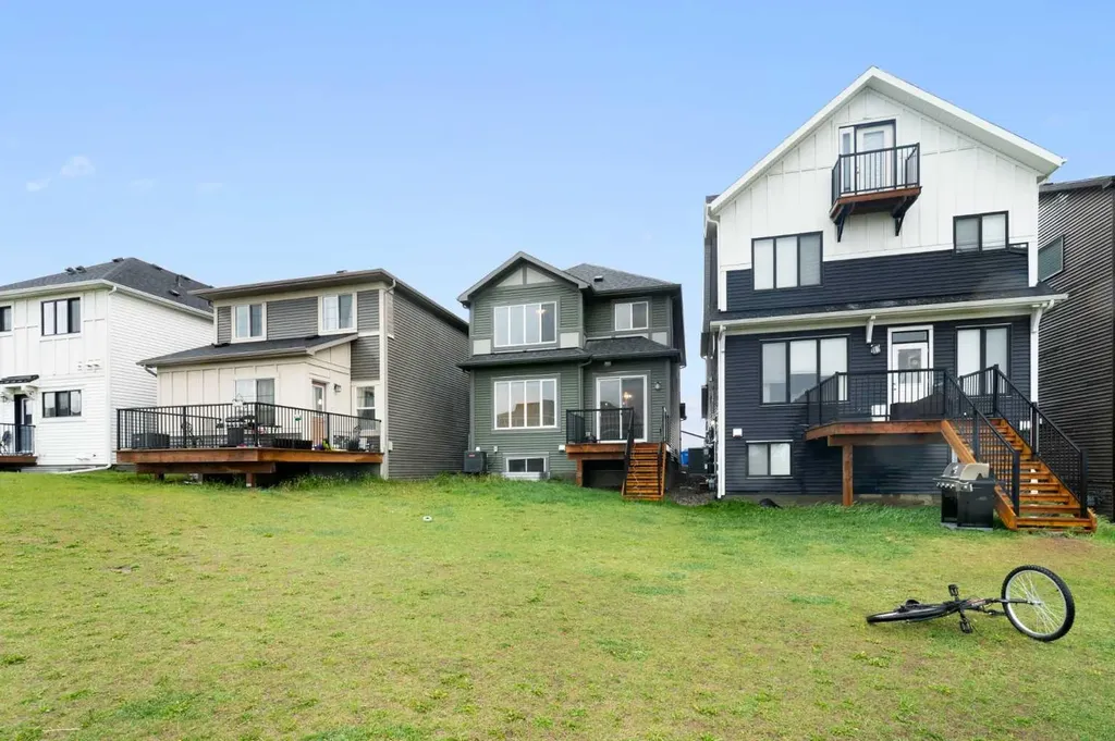 15 Homestead Close NE Calgary AB T3J 2H2