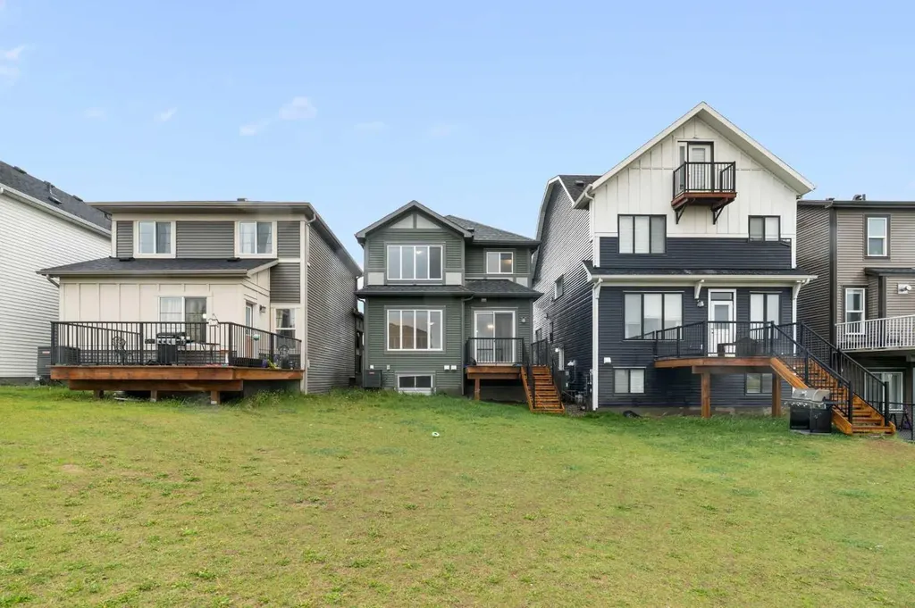 15 Homestead Close NE Calgary AB T3J 2H2