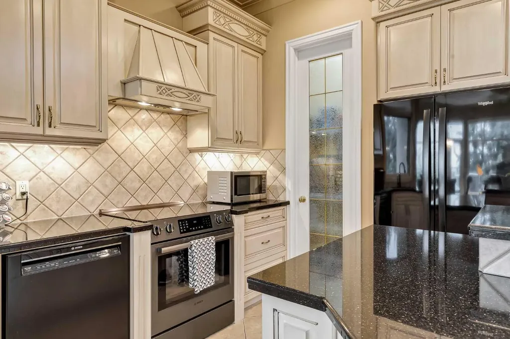 4592 Hamptons Way NW Calgary AB T3A6B6