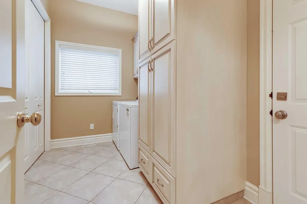 4592 Hamptons Way NW Calgary AB T3A6B6