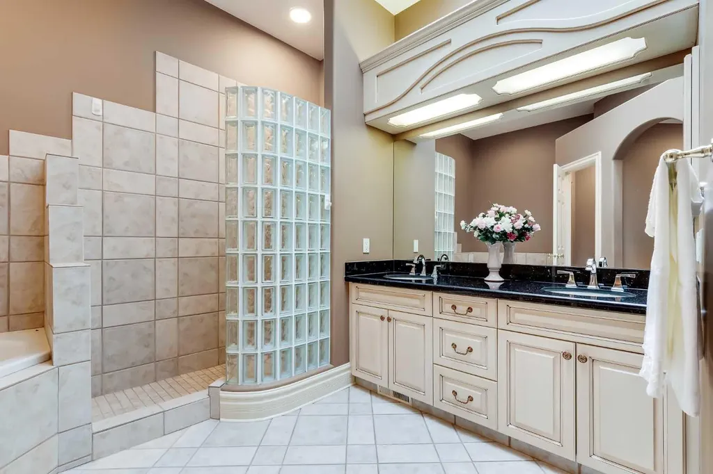 4592 Hamptons Way NW Calgary AB T3A6B6