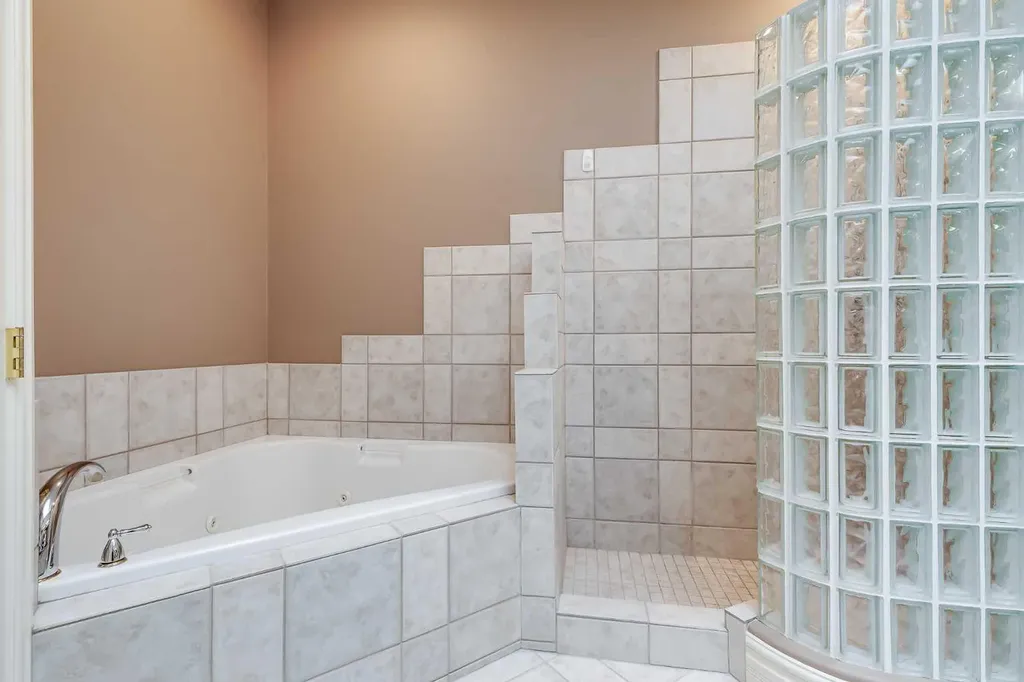 4592 Hamptons Way NW Calgary AB T3A6B6