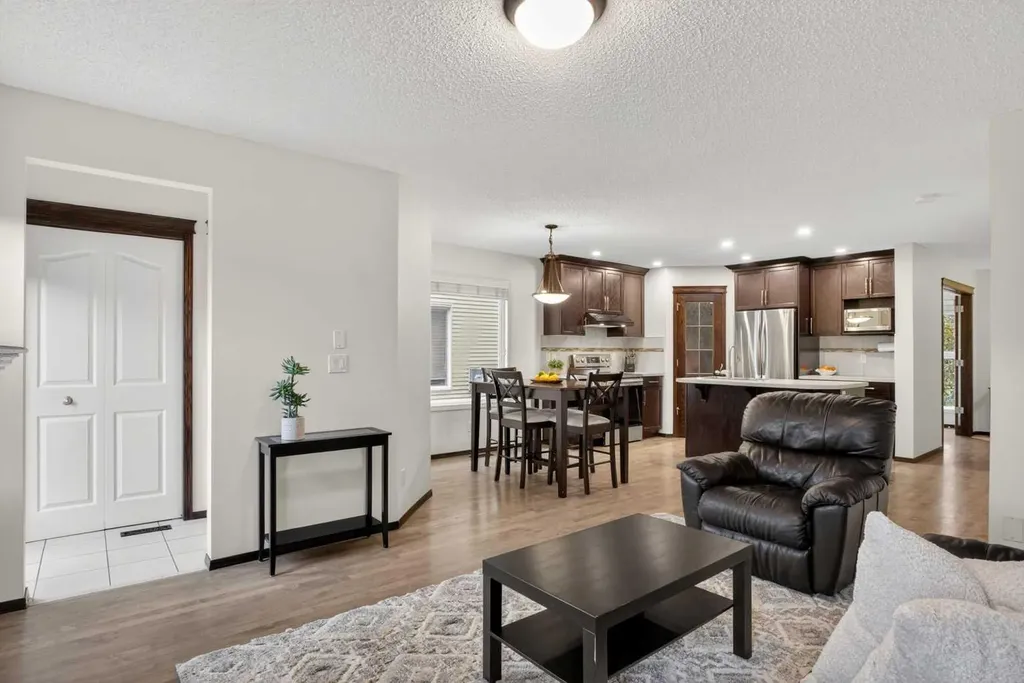 22 Autumn Green SE Calgary AB T3M 0P2