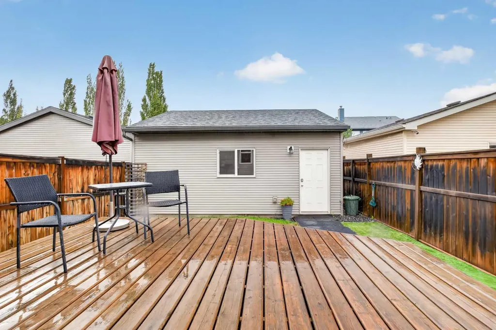 22 Autumn Green SE Calgary AB T3M 0P2