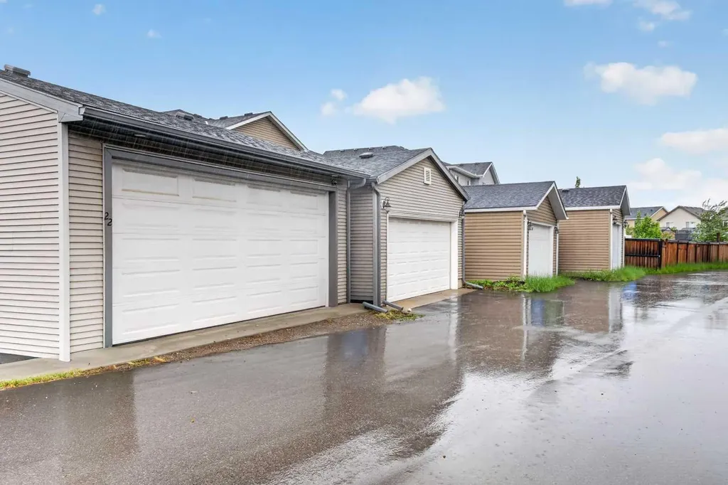 22 Autumn Green SE Calgary AB T3M 0P2