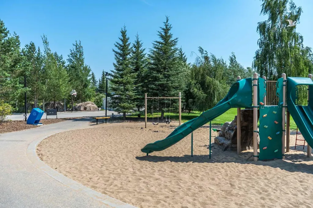 22 Autumn Green SE Calgary AB T3M 0P2