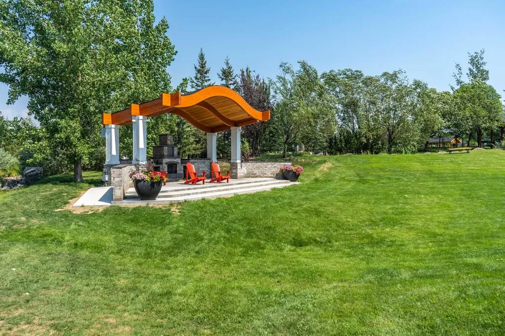 22 Autumn Green SE Calgary AB T3M 0P2