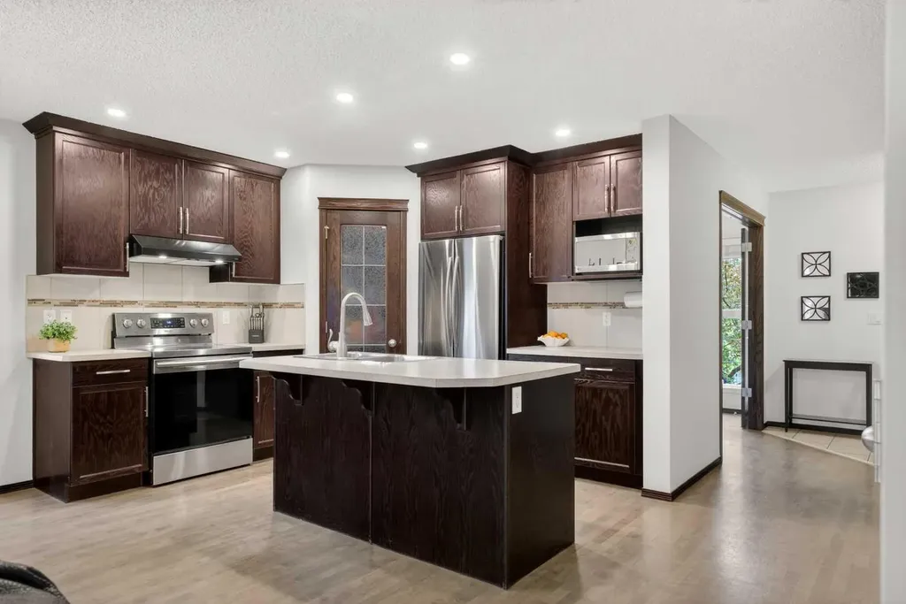22 Autumn Green SE Calgary AB T3M 0P2