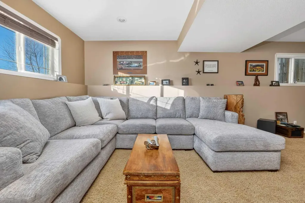 26 Lucky Place Sylvan Lake AB T4S 0A9