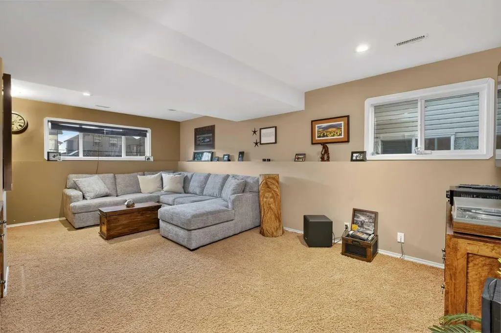 26 Lucky Place Sylvan Lake AB T4S 0A9