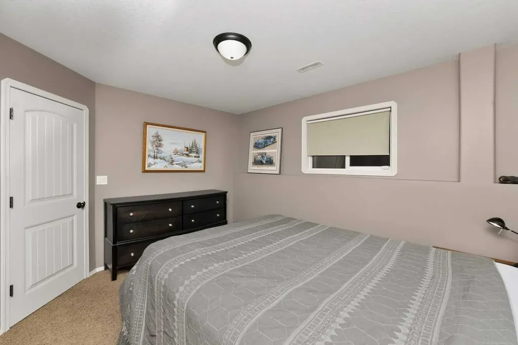 26 Lucky Place Sylvan Lake AB T4S 0A9