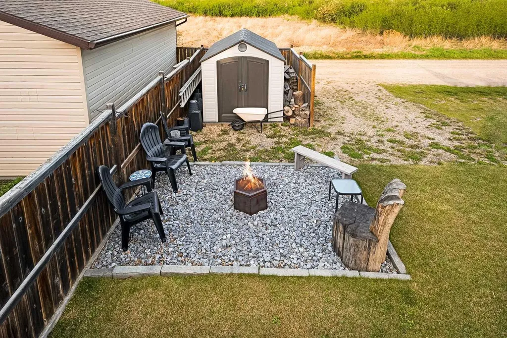 26 Lucky Place Sylvan Lake AB T4S 0A9