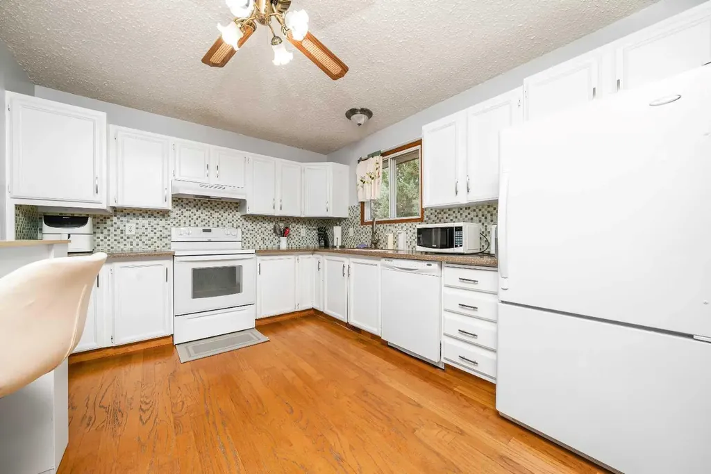 14 Rossdale Avenue SE Medicine Hat AB T1B2E7