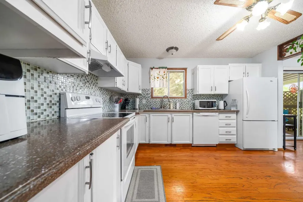14 Rossdale Avenue SE Medicine Hat AB T1B2E7