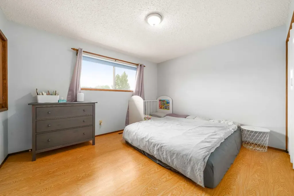 14 Rossdale Avenue SE Medicine Hat AB T1B2E7