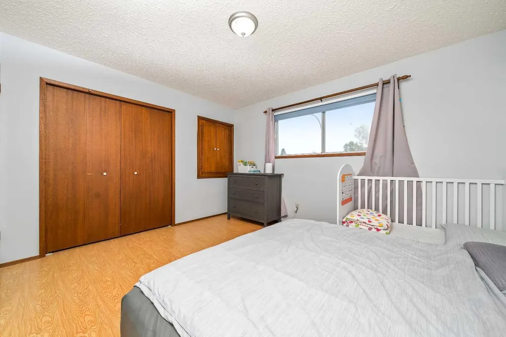 14 Rossdale Avenue SE Medicine Hat AB T1B2E7