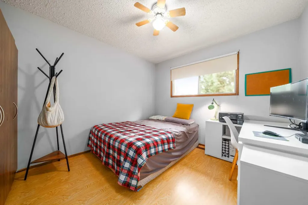 14 Rossdale Avenue SE Medicine Hat AB T1B2E7